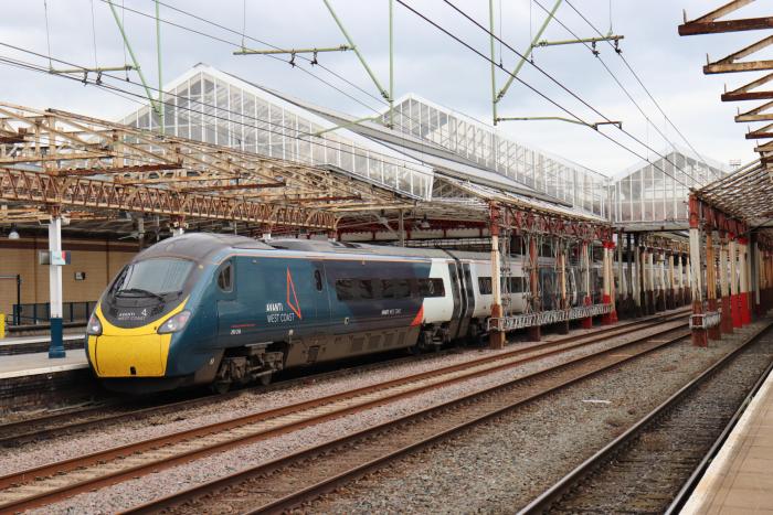 TSSA on strike: members at Avanti West Coast will strike on 27/28 September. On 29 August 2022, AWC No 390016 calls at Crewe with the 13.42 Euston-Liverpool Lime Street.