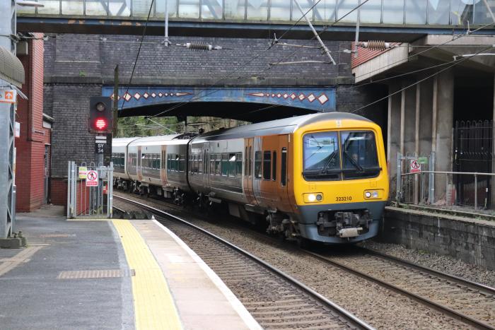 Strikes postponed: planned action for 30 March and 1 April has been postponed by the RMT union. One of the operators affected is West Midlands Trains, whose Class 323s Nos 323210/11 call at University with the 14.31 Redditch-Four Oaks on 2 February 2023.
